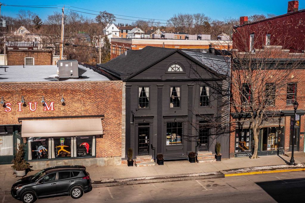 Property photo 1 of 31