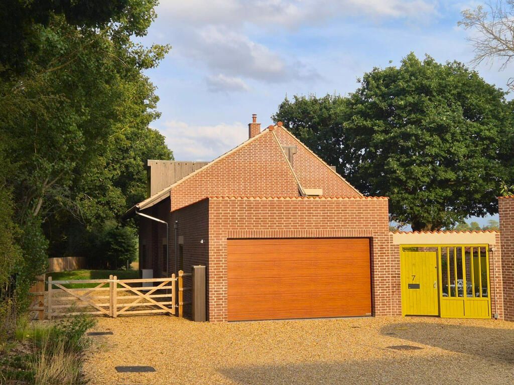 Property photo 1 of 7
