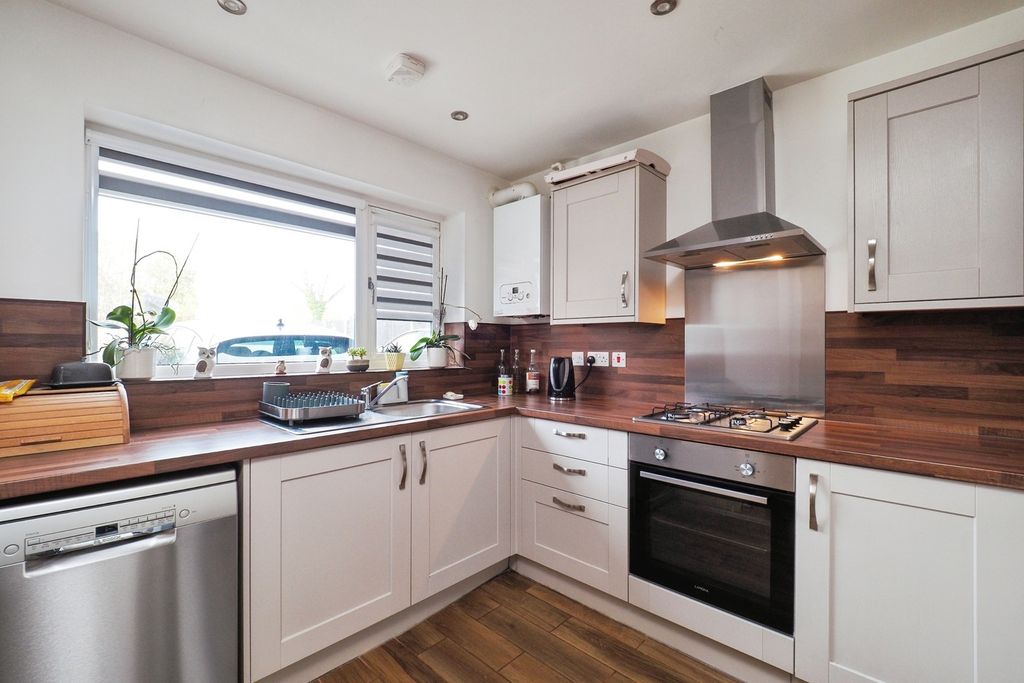 Property photo 3 of 17 Photo