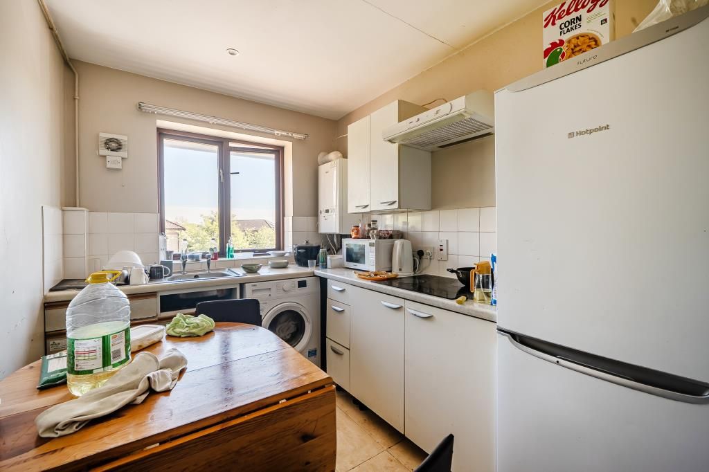 Property photo 3 of 9 Kitchen