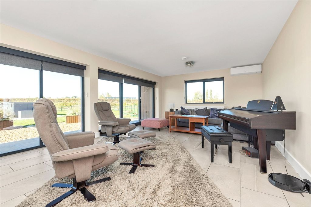 Property photo 3 of 21 Picture No. 38