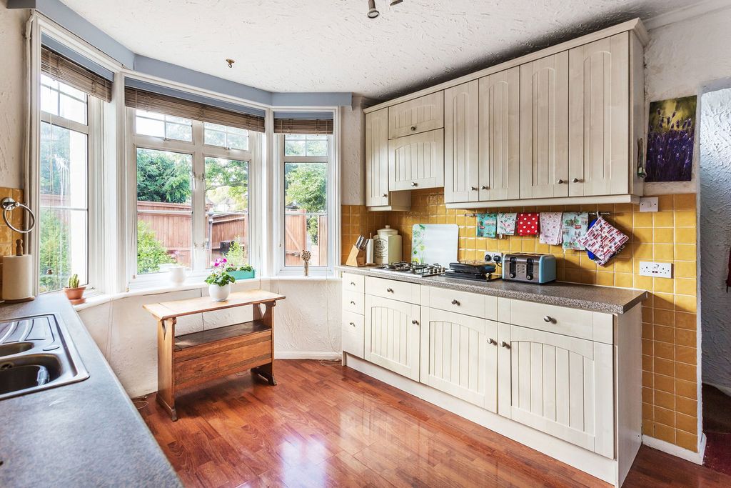 Property photo 3 of 27