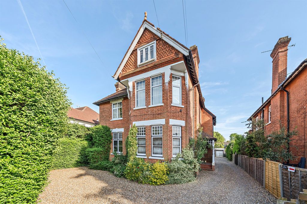 Property photo 1 of 13