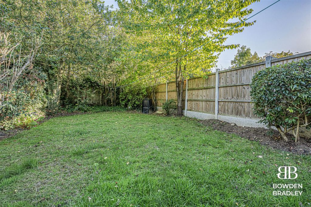 Property photo 2 of 9 Garden