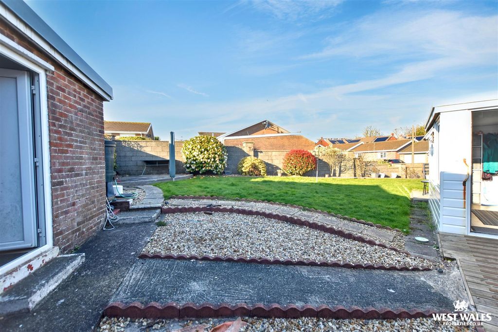Additional image 17 of 3 bed detached bungalow for saleGateholm Avenue, Milford Haven SA73