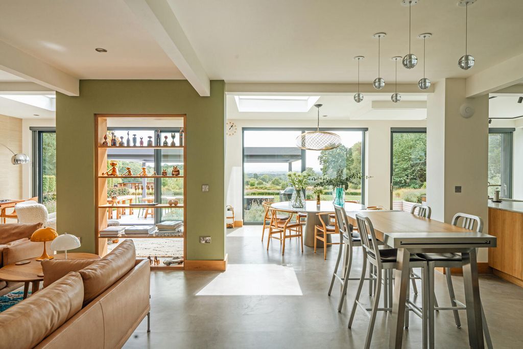 Property photo 2 of 43 Dining Room