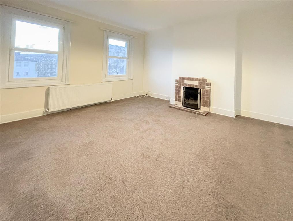 Property photo 2 of 10 Living Room