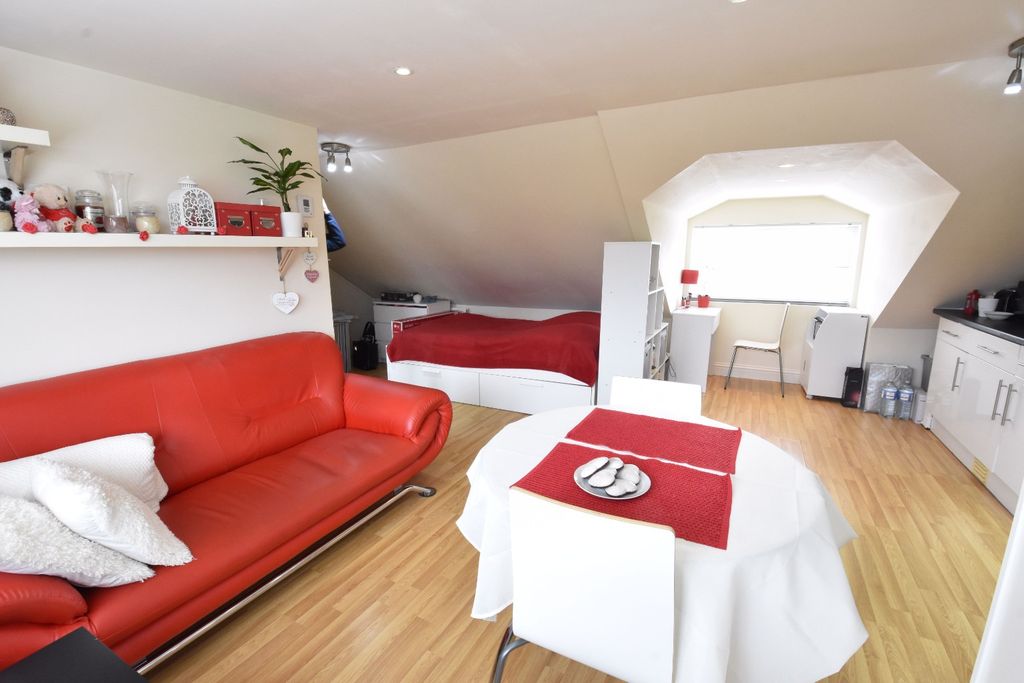 Property photo 3 of 9 4023613