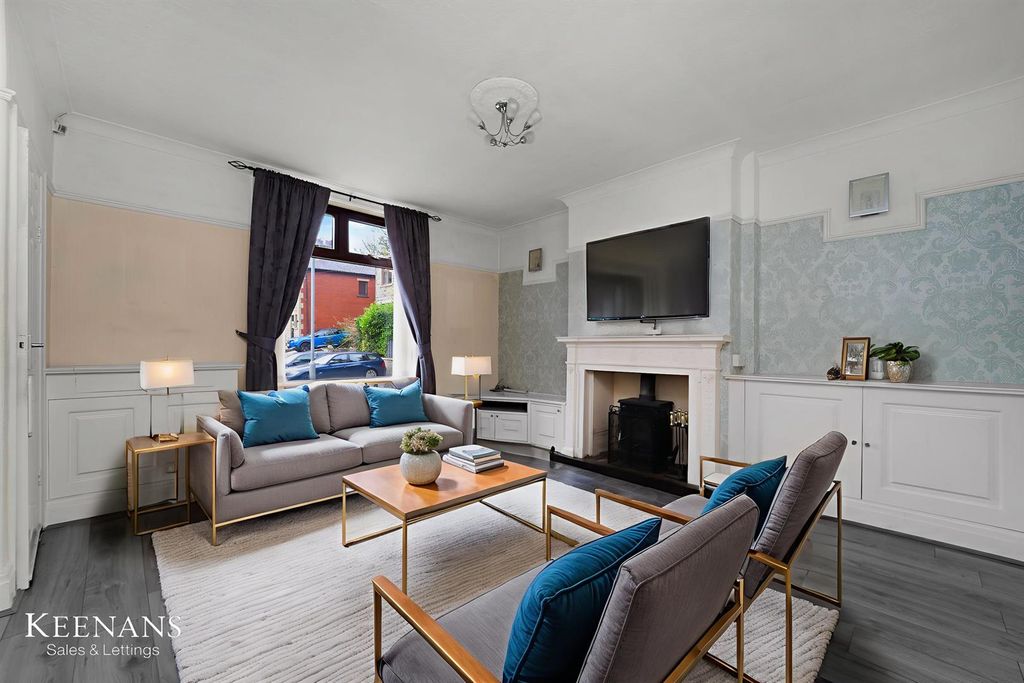 Property photo 2 of 18 Dsc09843 - Living Room - Modern - 2.Jpg