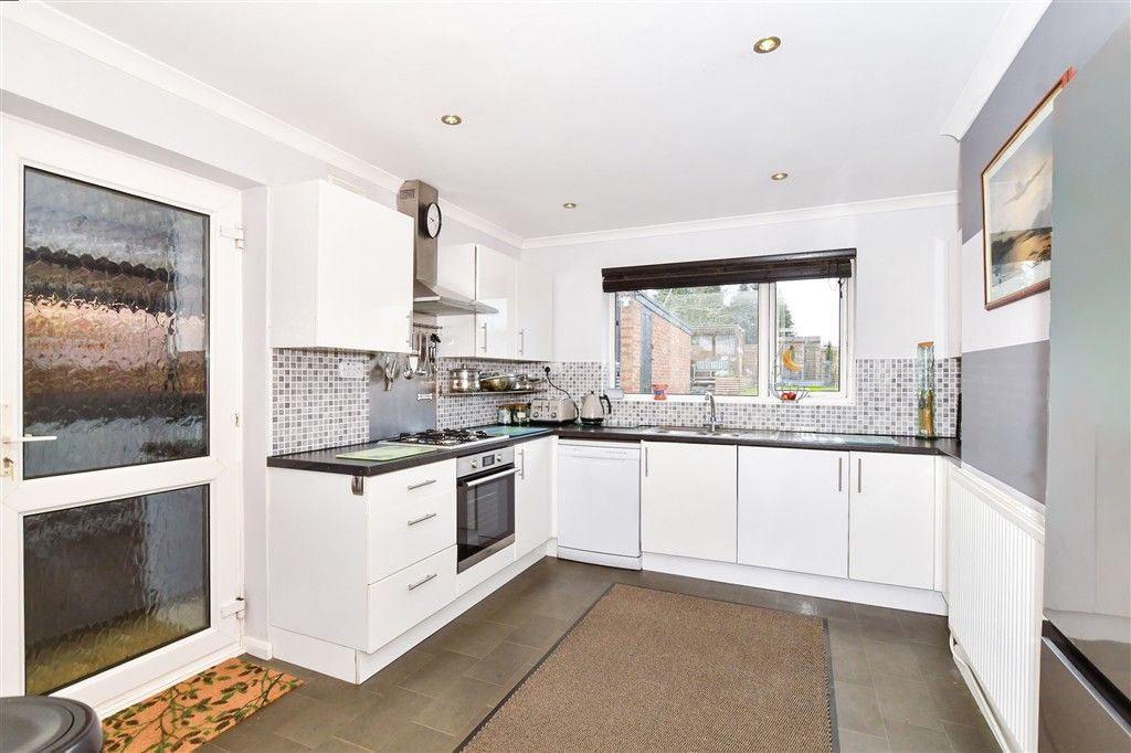 Property photo 1 of 10 Kitchen