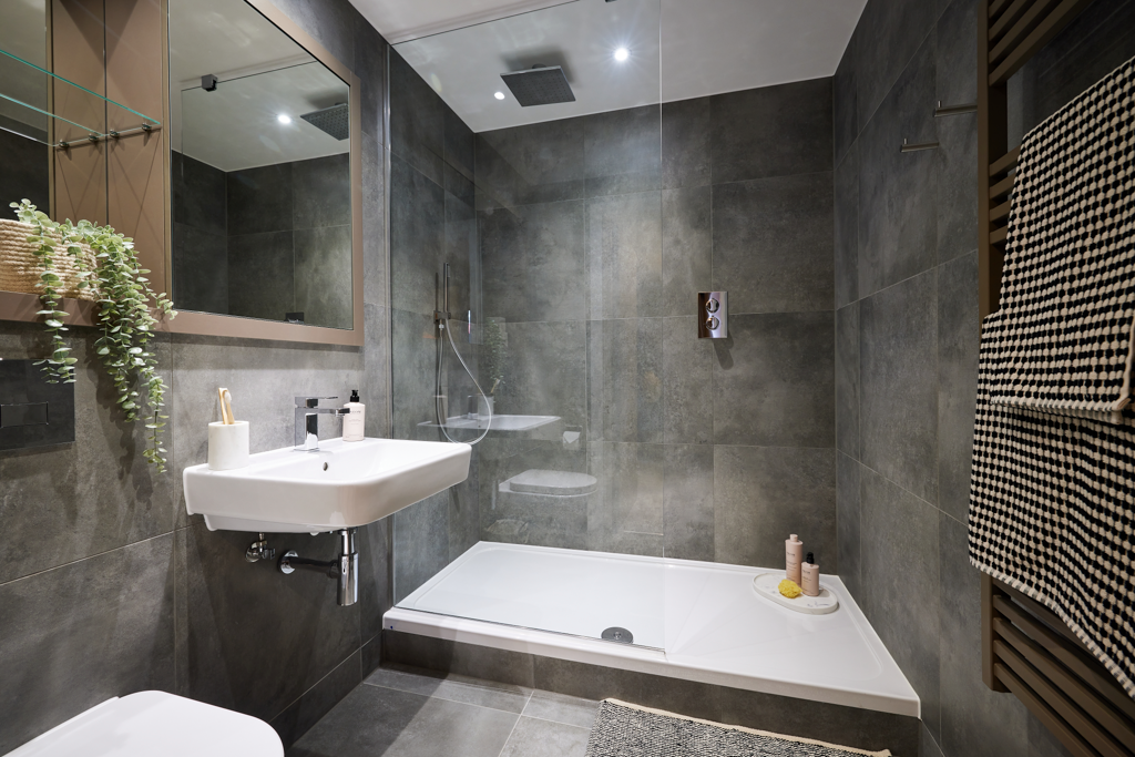 Property photo 2 of 13 Bathroom