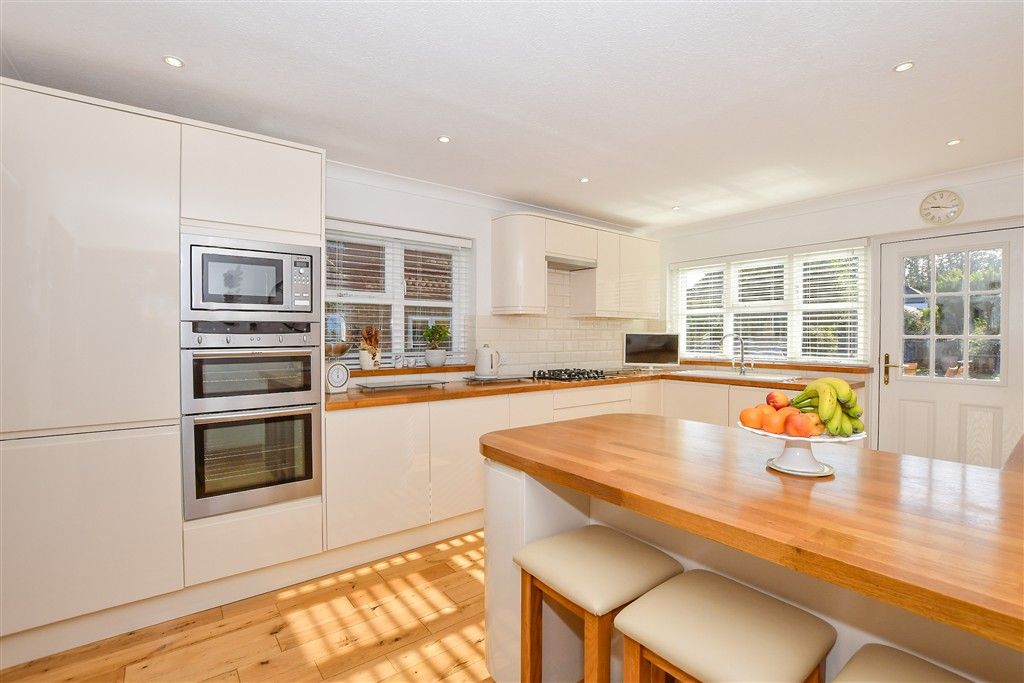 Property photo 3 of 16 Kitchen