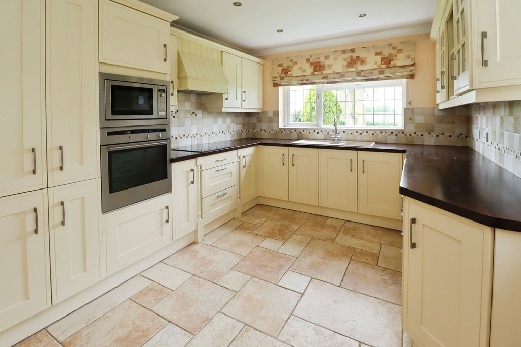Property photo 2 of 24