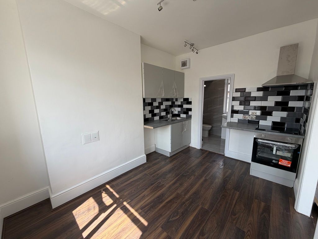 Property photo 1 of 2