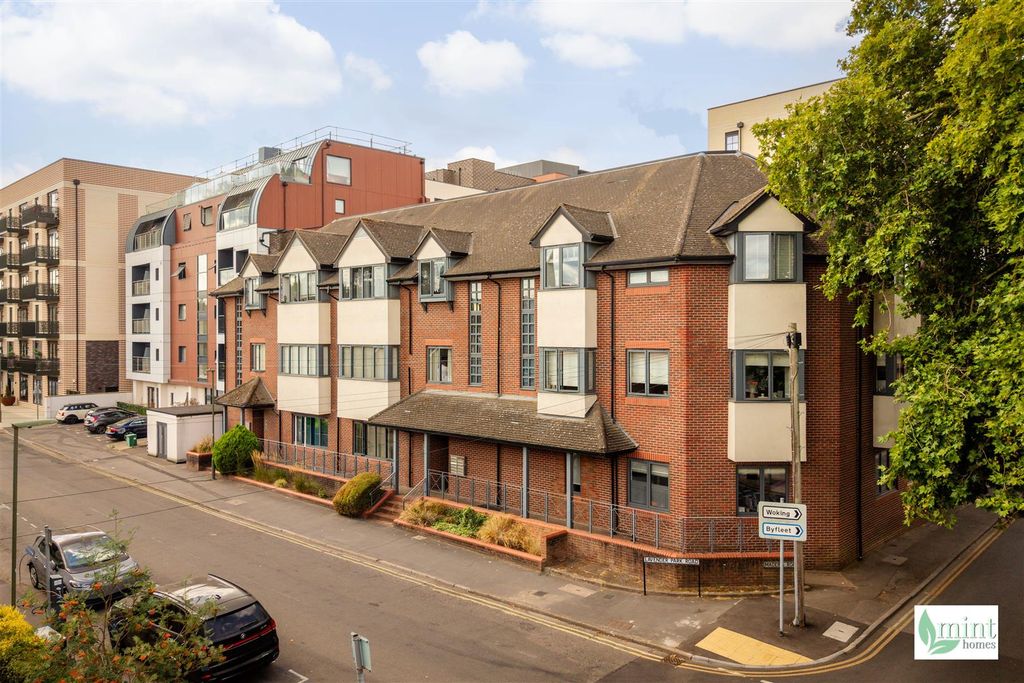Property photo 1 of 11 Globe House - Watermark-11.Jpg