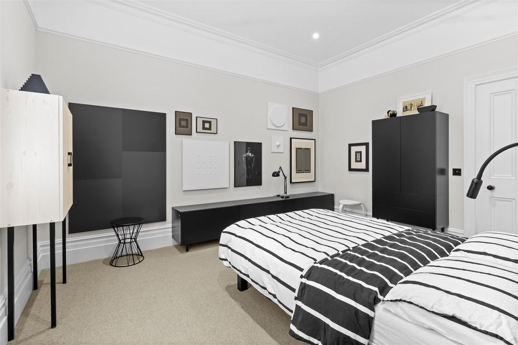 Property photo 2 of 13 18.Jpg