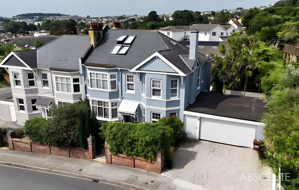 Property photo 1 of 50
