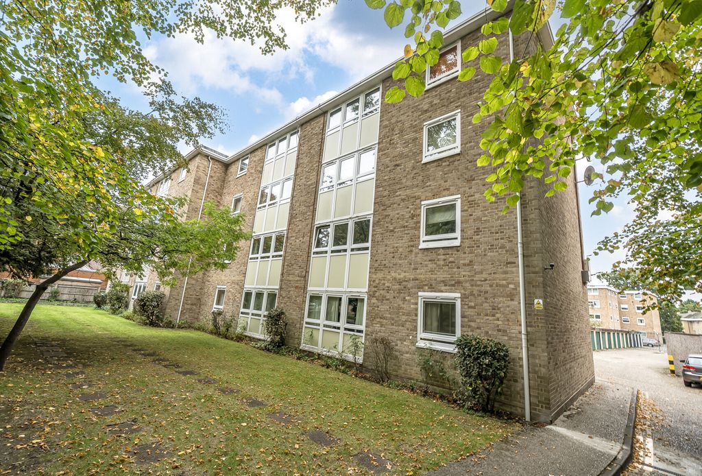 Property photo 2 of 11 1365742-2-68E9277...