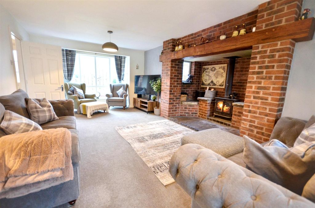 Property photo 2 of 29 Lounge