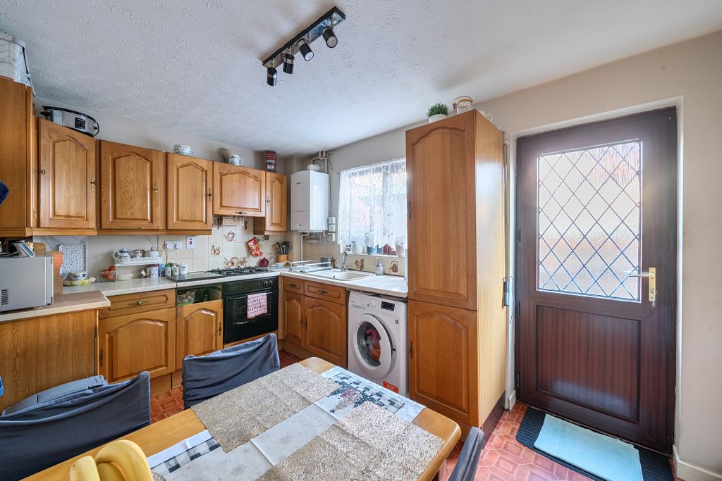 Property photo 2 of 12 140025010696A0c9F0Fdc2