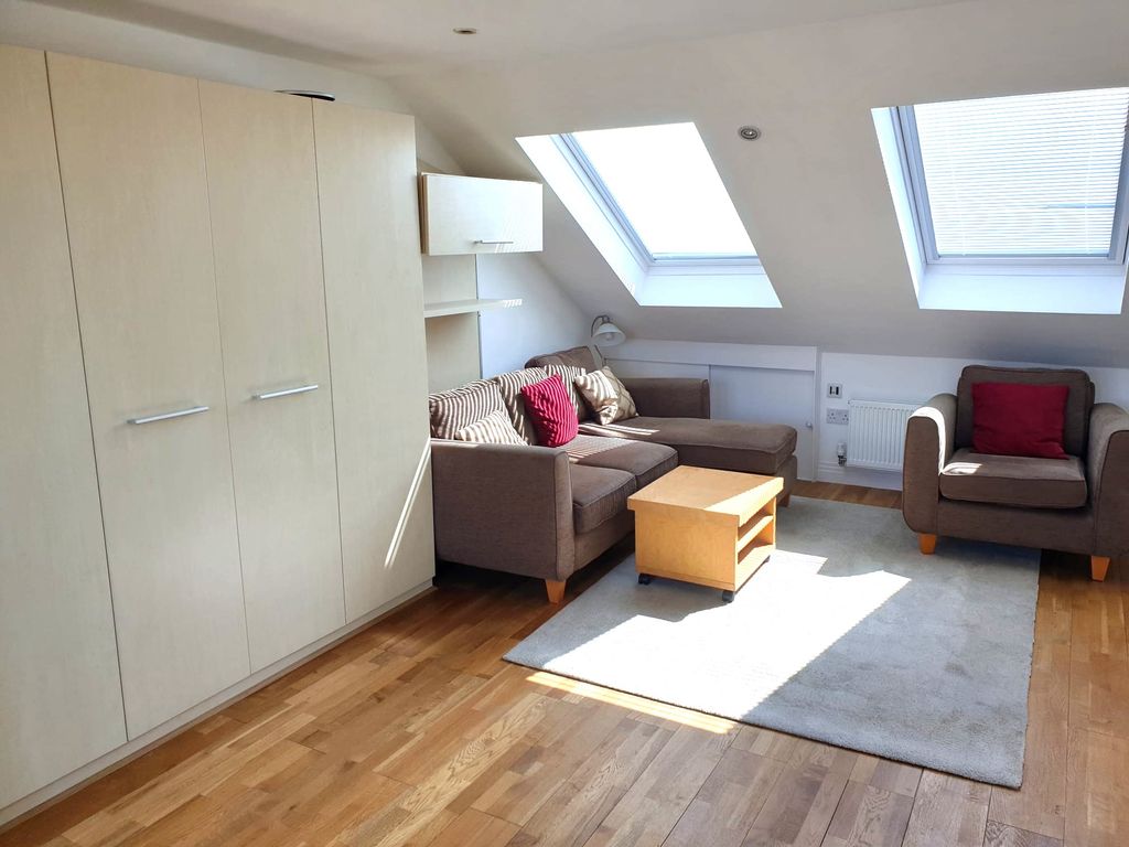 Property photo 3 of 8 8B50c360-E5d0-4132-9694-3E1Eaf55d27F