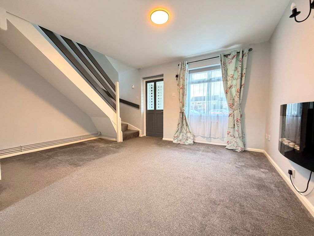 Property photo 3 of 8 Photo 8