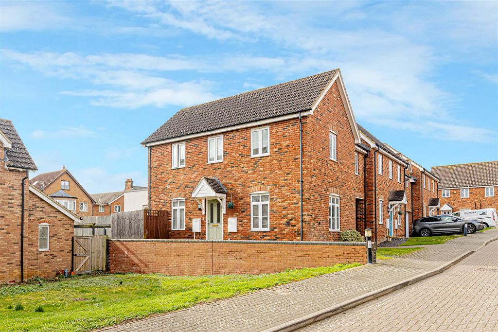 Property photo 1 of 28 Princess Close (1).Jpg