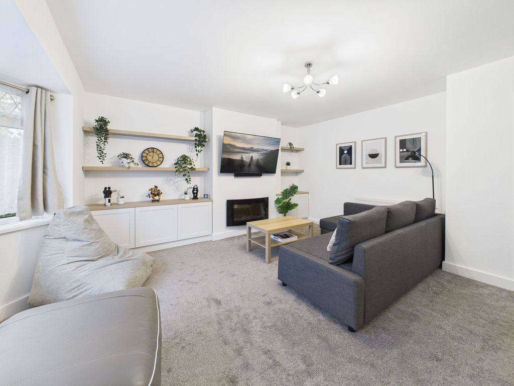 Property photo 2 of 20 Lounge