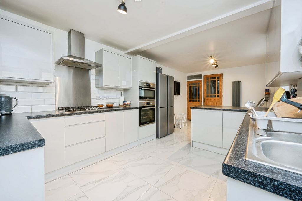 Property photo 1 of 17 Photography