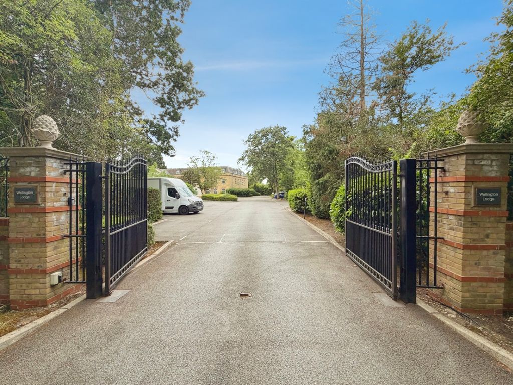 Property photo 2 of 14 5322552