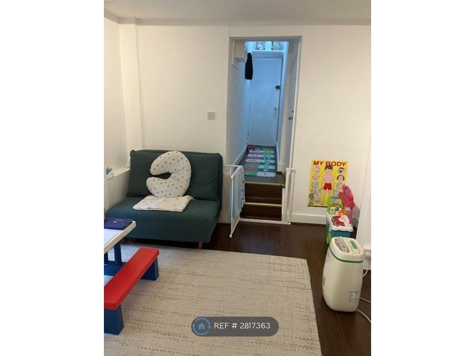 Property photo 1 of 4 Lounge/Bedroom