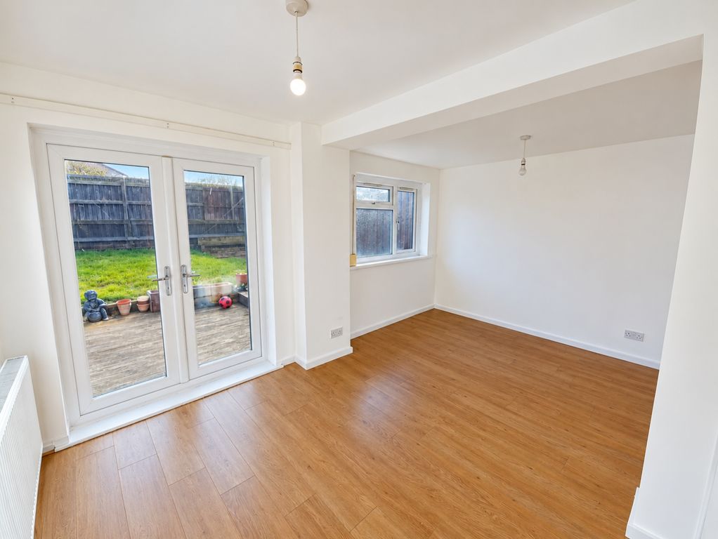Property photo 3 of 14 Dining Room