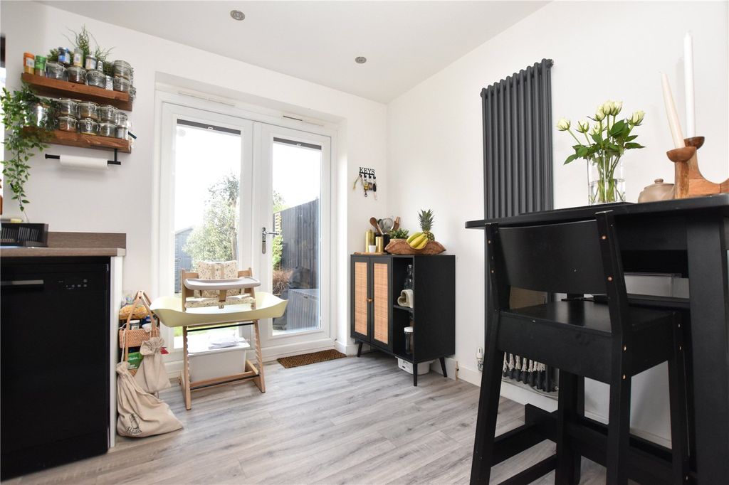 Property photo 3 of 16 Picture No. 14