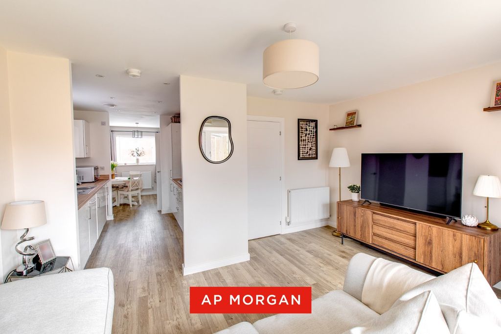 Property photo 3 of 21 Picture No. 02