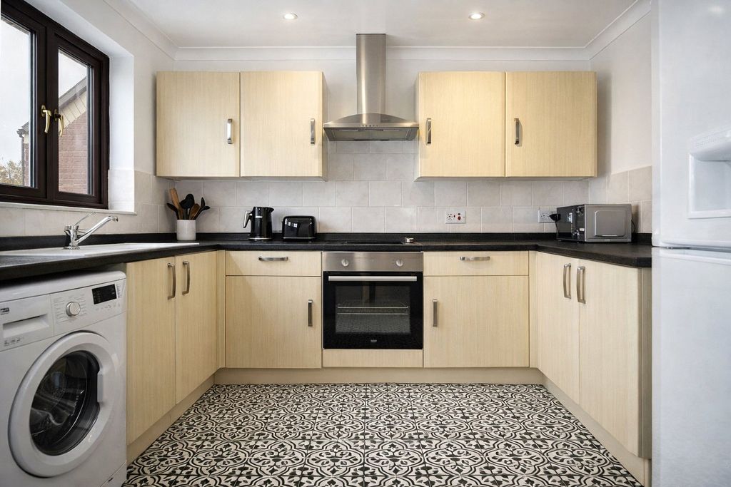 Property photo 2 of 14 Picture No. 25