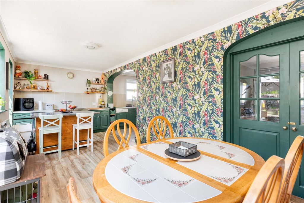 Property photo 2 of 23 Kitchen/Diner