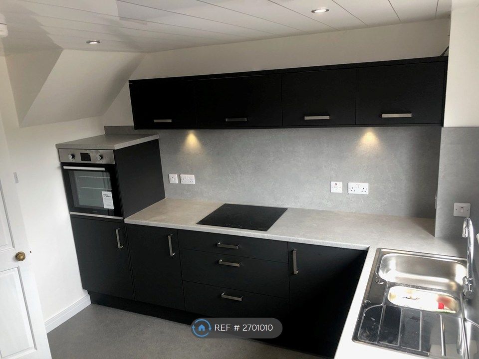 Property photo 2 of 11 Kitchen