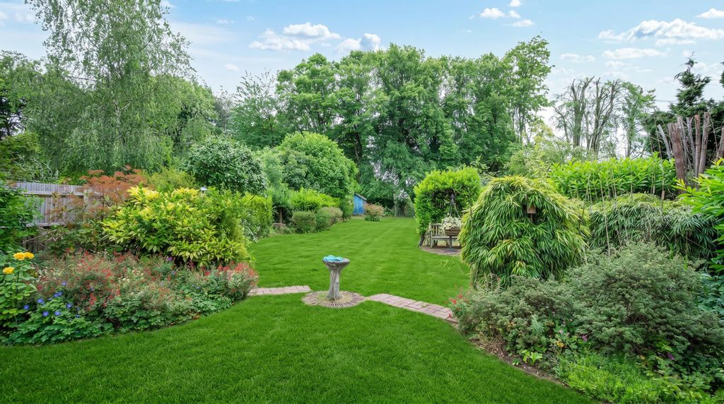 Property photo 2 of 18 Great Tattenhams