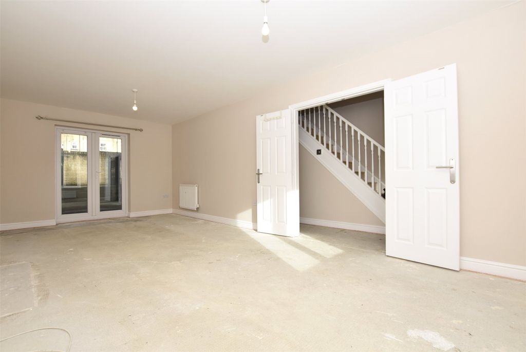 Property photo 2 of 20 Living Room