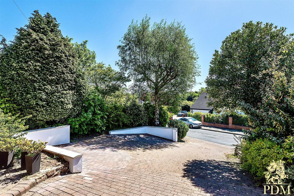 Property photo 2 of 43 2 Arundel Drive, Bramcote (1 Of 56).Jpg