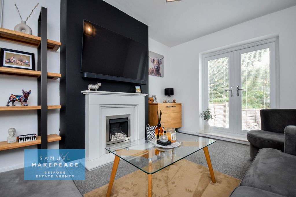 Property photo 3 of 28 Almar Place (9)