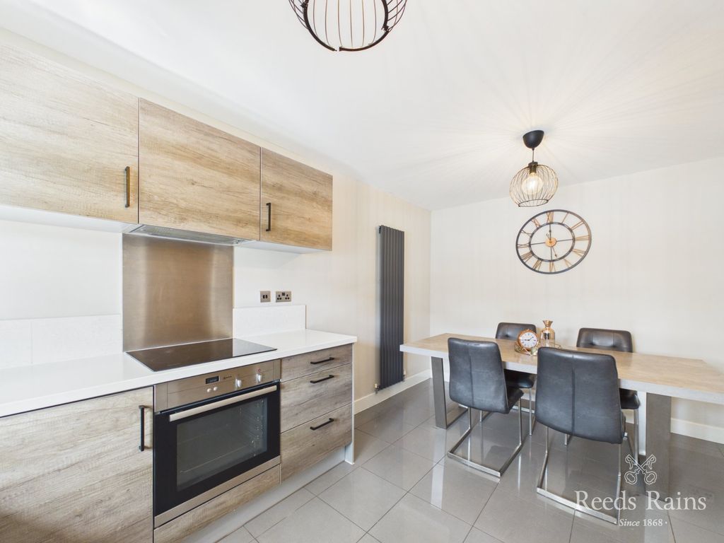 Property photo 2 of 22 Dining Kitchen