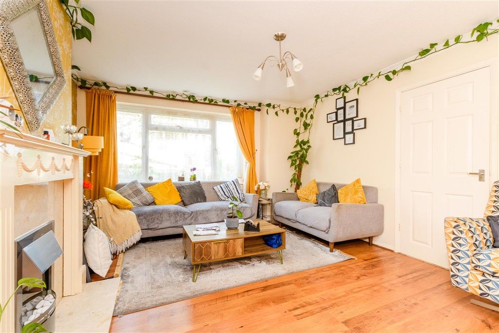 Property photo 2 of 11 Lounge