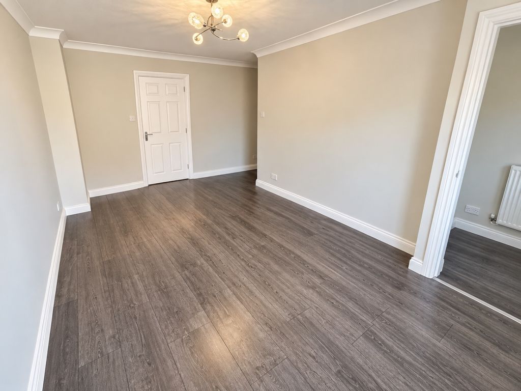 Property photo 3 of 8 5601293