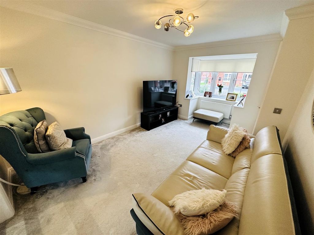 Property photo 3 of 19 Lounge.Jpg