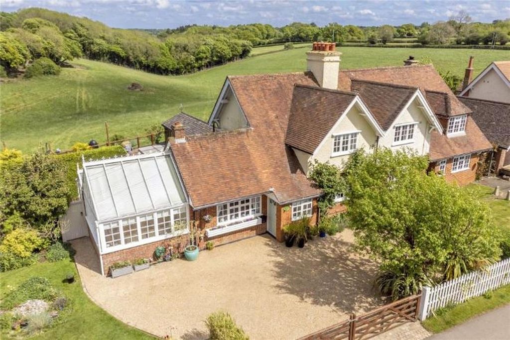 Property photo 1 of 33 House_Upscaled_2x.Jpg