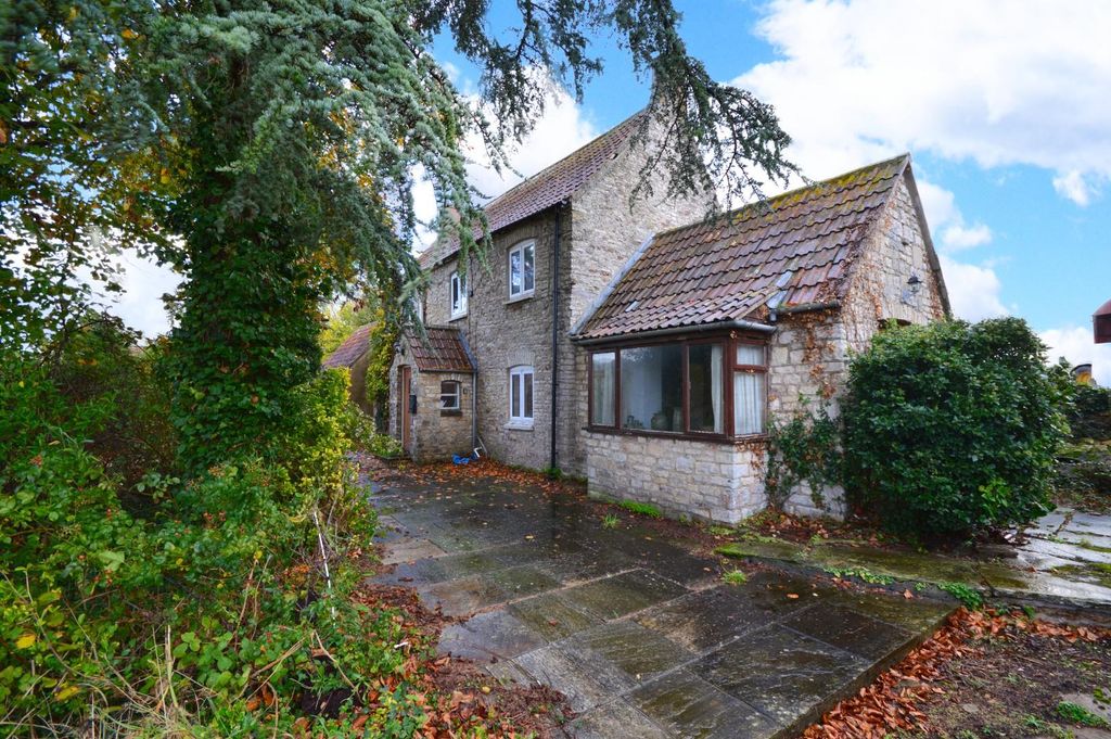 Property photo 1 of 28 Outside