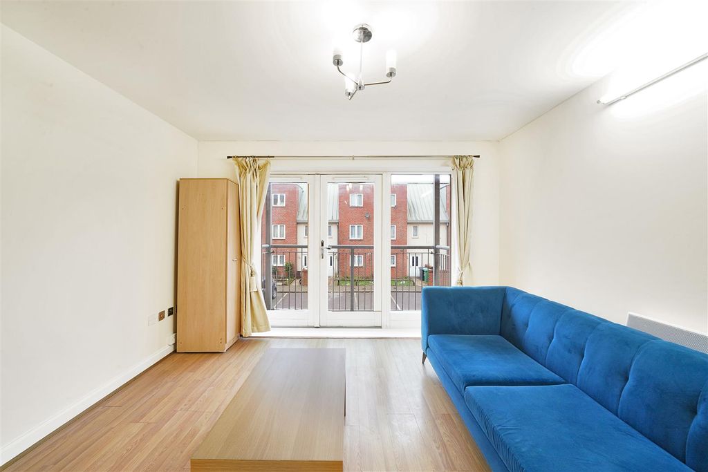 Property photo 2 of 15 Flat 27, Tristan Court - Fwft3Emnyefyk3Nwp43S.Jpg