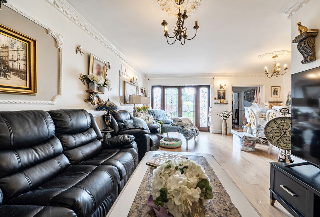 Property photo 3 of 16 1466283-15-6A22Ab...