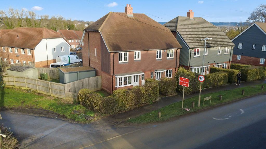 Property photo 2 of 20